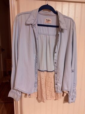 HOLDING HORSES Light Blue Button-Up Top with Navy Trim and cream lace back